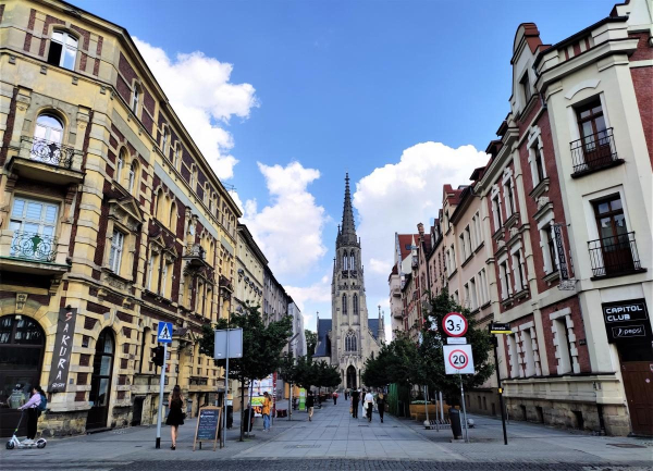 Пересадка в Катовіце: як дістатися до аеропорту, чим зайняти себе в місті
Пересадка в Катовіце: як дістатися до аеропорту, чим зайняти себе в місті