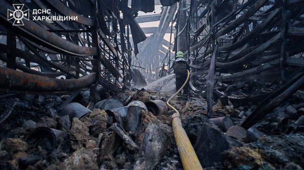 У Харкові після авіаудару загасили пожежу в "Епіцентрі", кількість жертв зростає (оновлено)
У Харкові після авіаудару загасили пожежу в "Епіцентрі", кількість жертв зростає (оновлено)