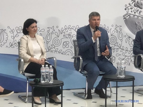 Презентували монету, присвячену кримськотатарському орнаменту «Орьнек» Презентували монету, присвячену кримськотатарському орнаменту «Орьнек»