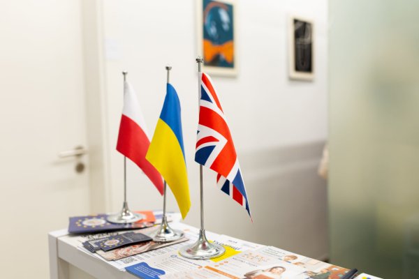 «Дія.Бізнес» у Варшаві: як консультаційний центр допомагає українцям відкрити власну справу в Польщі «Дія.Бізнес» у Варшаві: як консультаційний центр допомагає українцям відкрити власну справу в Польщі