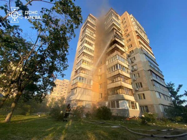 В Киеве обломки ракеты упали на многоэтажку: 6 пострадавших, среди них ребенок В Киеве обломки ракеты упали на многоэтажку: 6 пострадавших, среди них ребенок