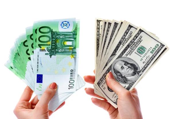 Курс валют на 6 июня: доллар в банках потерял 15 копеек, евро — 14 копеек
Курс валют на 6 июня: доллар в банках потерял 15 копеек, евро — 14 копеек