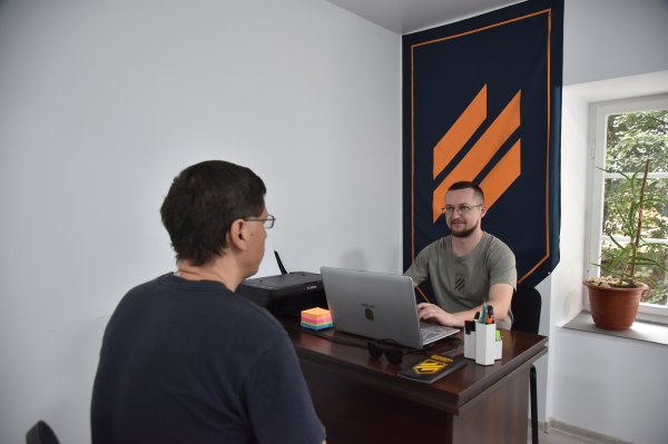 Робота у ЗСУ: які вакансії найпопулярніші та скільки платять
Робота у ЗСУ: які вакансії найпопулярніші та скільки платять