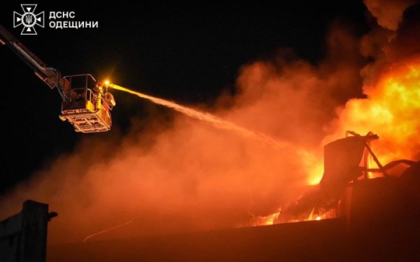 У Вінницькій області через російську атаку палав об'єкт інфраструктури
У Вінницькій області через російську атаку палав об'єкт інфраструктури
