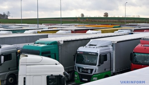 Польські фермери продовжують блокувати рух вантажівок на пункті пропуску «Гребенне - Рава-Руська» Польські фермери продовжують блокувати рух вантажівок на пункті пропуску «Гребенне - Рава-Руська»