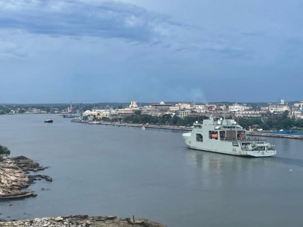 Вслед за российскими кораблями на Кубу прибыло судно ВМС Канады и субмарина США Вслед за российскими кораблями на Кубу прибыло судно ВМС Канады и субмарина США