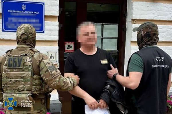 Работал на ФСБ: СБУ говорит, что задержала чиновника Хмельницкого горсовета Работал на ФСБ: СБУ говорит, что задержала чиновника Хмельницкого горсовета