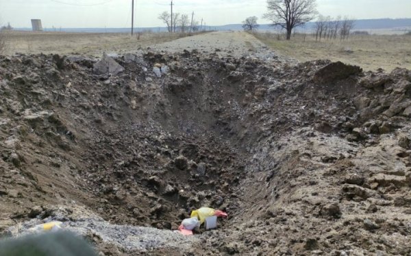 Росіяни скинули чотири авіабомби на село в Запорізькій області
Росіяни скинули чотири авіабомби на село в Запорізькій області