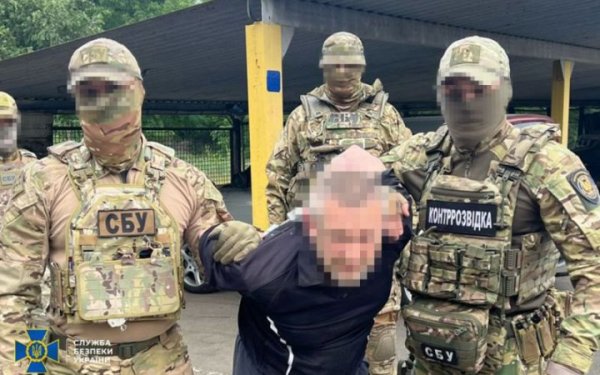 СБУ затримала агента Росії, який готував теракти проти співробітників військкоматів у Запоріжжі
СБУ затримала агента Росії, який готував теракти проти співробітників військкоматів у Запоріжжі