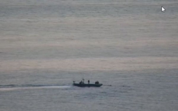 Військові моряки врятували п'ятьох цивільних, котрі опинилися у відкритому морі в Одесі
Військові моряки врятували п'ятьох цивільних, котрі опинилися у відкритому морі в Одесі