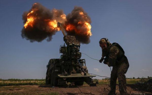 Бійці ЗСУ на Харківському напрямку уразили три склади з боєприпасами та бліндажі окупантів
Бійці ЗСУ на Харківському напрямку уразили три склади з боєприпасами та бліндажі окупантів