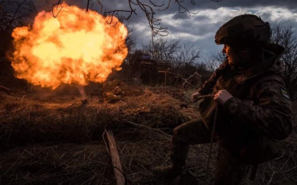Генштаб: ворог продовжує штурмувати п'ять напрямків фронту, під авіаударами — Харківщина
Генштаб: ворог продовжує штурмувати п'ять напрямків фронту, під авіаударами — Харківщина