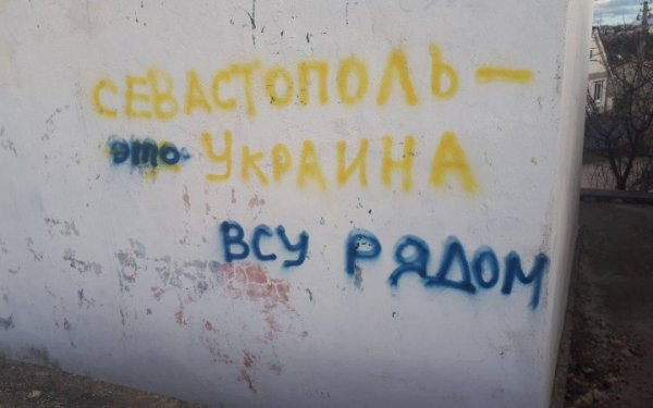 У Криму лунали вибухи на ТЕС та у бухті Севастополя
У Криму лунали вибухи на ТЕС та у бухті Севастополя