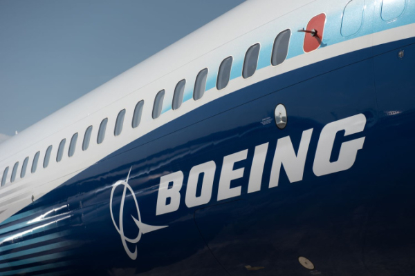 Кредитный рейтинг Boeing может упасть до «мусорного» уровня — FT
Кредитный рейтинг Boeing может упасть до «мусорного» уровня — FT