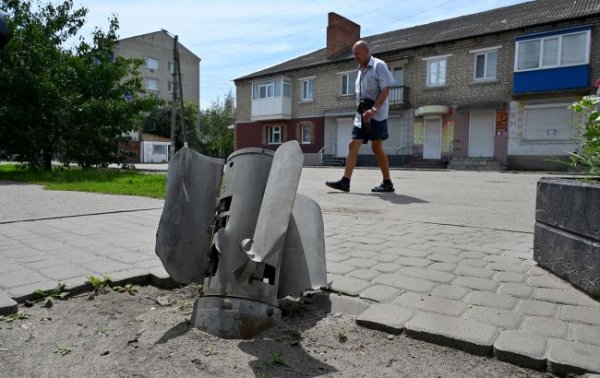 Військові показали, як виглядає Вовчанськ після обстрілів РФ (відео)
Військові показали, як виглядає Вовчанськ після обстрілів РФ (відео)