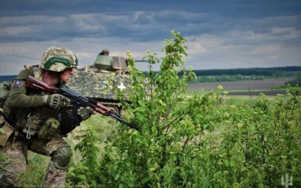 Генштаб: російська армія продовжує наступальні дії на Покровському і Харківському напрямках. Тривають бої
Генштаб: російська армія продовжує наступальні дії на Покровському і Харківському напрямках. Тривають бої