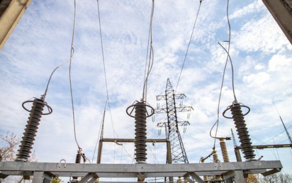 Росія атакувала об'єкт критичної інфраструктури на сході України, є затримки потягів
Росія атакувала об'єкт критичної інфраструктури на сході України, є затримки потягів
