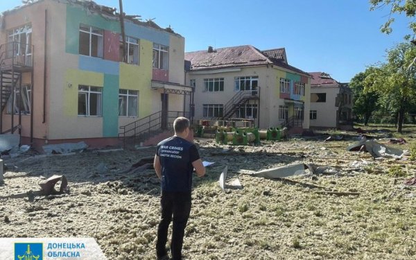 Росіяни вдарили по Мирнограду на Донеччині, п'ятеро людей постраждали
Росіяни вдарили по Мирнограду на Донеччині, п'ятеро людей постраждали