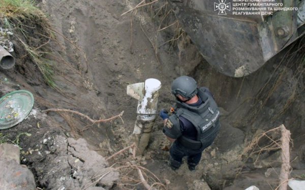 Сапери вилучили у Харкові російську авіабомбу
Сапери вилучили у Харкові російську авіабомбу