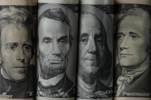 Центральные банки увеличивают вложения в доллар — Financial Times
Центральные банки увеличивают вложения в доллар — Financial Times