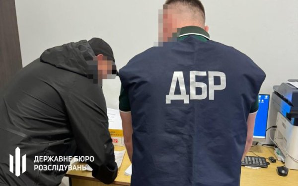 На Львівщині затримали двох правоохоронців під час отримання хабаря за закриття кримінальної справи
На Львівщині затримали двох правоохоронців під час отримання хабаря за закриття кримінальної справи