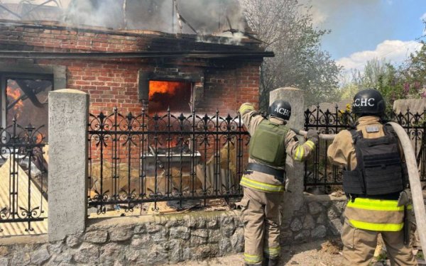 На Дніпропетровщині окупанти атакували дроном працівників ДСНС, у важкому стані рятувальник
На Дніпропетровщині окупанти атакували дроном працівників ДСНС, у важкому стані рятувальник