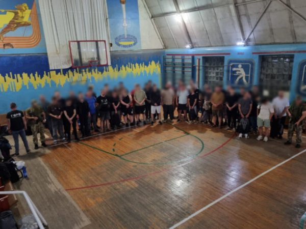 На Одещині зупинили зерновоз, який замість збіжжя перевозив 41 нелегала
На Одещині зупинили зерновоз, який замість збіжжя перевозив 41 нелегала