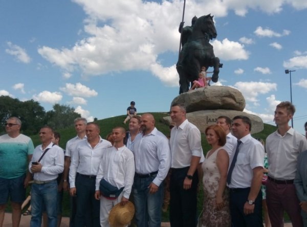 Кличко открыл памятник Илье Муромцу Кличко открыл памятник Илье Муромцу