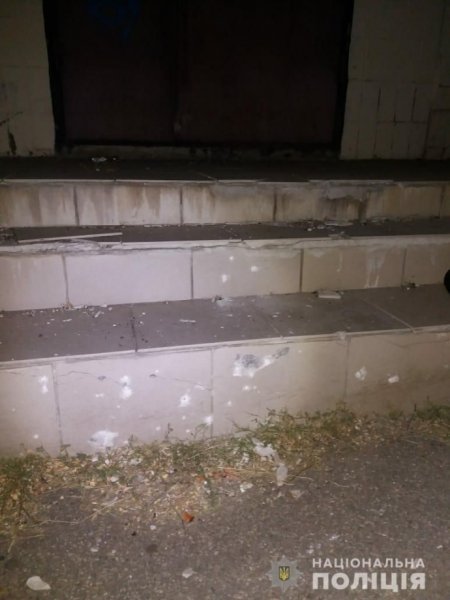 В Харькове бросили самодельную взрывчатку в молодого мужчину В Харькове бросили самодельную взрывчатку в молодого мужчину