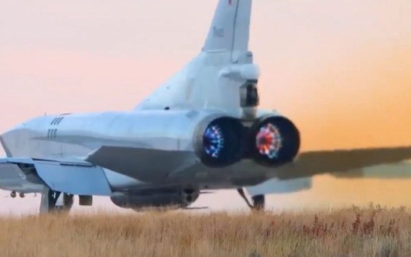 ГУР: На аеродромі "Оленья" в РФ були пошкоджені одразу два бомбардувальники Ту-22М3
ГУР: На аеродромі "Оленья" в РФ були пошкоджені одразу два бомбардувальники Ту-22М3
