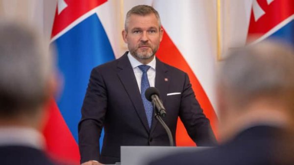 Словакия угрожает Украине из-за запрета транзита российской нефти Словакия угрожает Украине из-за запрета транзита российской нефти