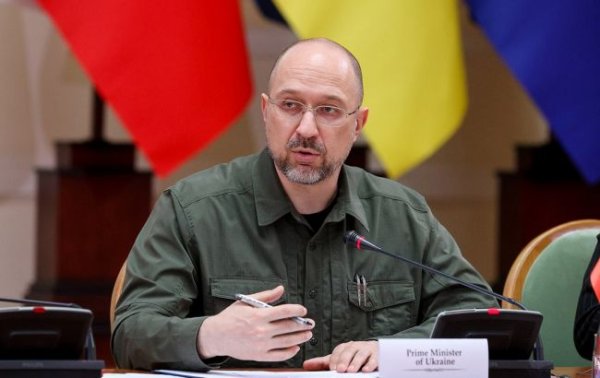 На Банковій готують перестановки у Кабміні: що говорять про зміну прем'єра
На Банковій готують перестановки у Кабміні: що говорять про зміну прем'єра