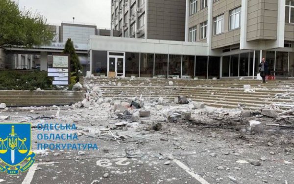Отримав підозру російський генерал, який наказав вдарити ракетами по Одесі у квітні 2022 року
Отримав підозру російський генерал, який наказав вдарити ракетами по Одесі у квітні 2022 року