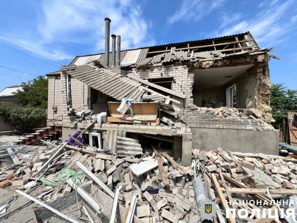 Наслідки обстрілу Білозерки на Херсонщині — 2 людини загинули,12 поранених
Наслідки обстрілу Білозерки на Херсонщині — 2 людини загинули,12 поранених