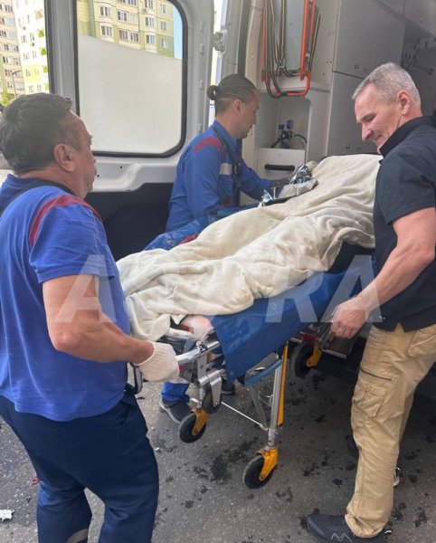 У Москві підірвали авто з військовим чиновником, йому відірвало ступні
У Москві підірвали авто з військовим чиновником, йому відірвало ступні