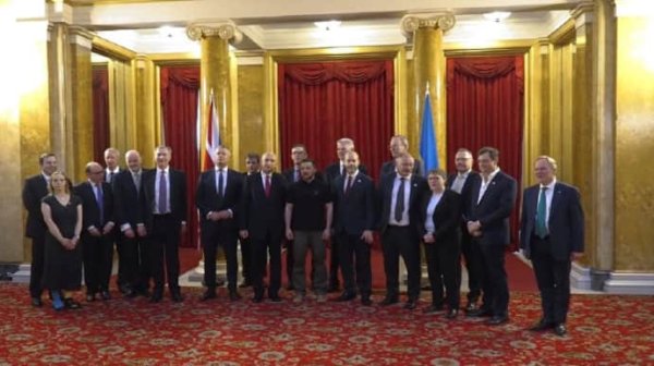 Зеленский встретился с представителями оборонпрома Британии Зеленский встретился с представителями оборонпрома Британии