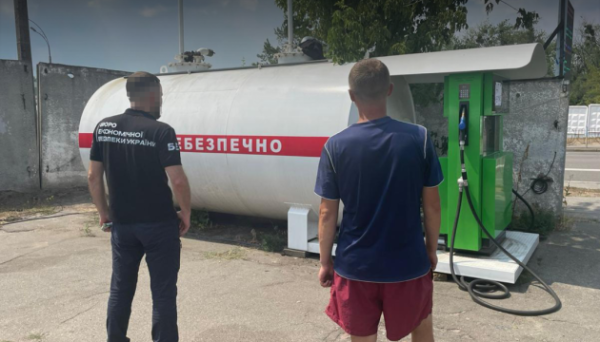 БЕБ припинило роботу 8 нелегальних АЗС на Київщині БЕБ припинило роботу 8 нелегальних АЗС на Київщині