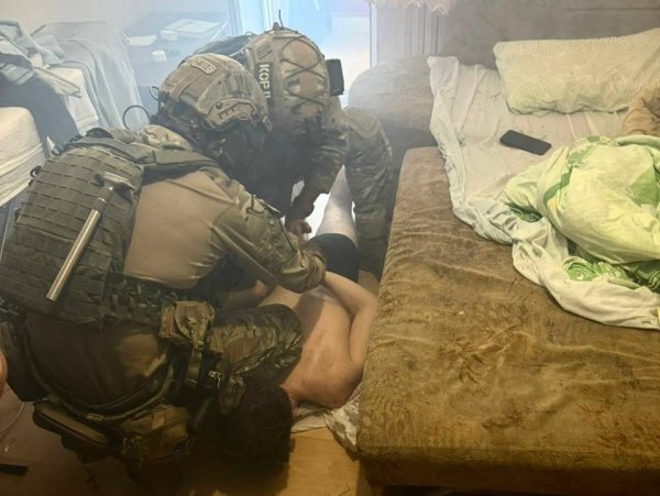 У Дніпрі затримали підозрюваного у вбивстві Фаріон
У Дніпрі затримали підозрюваного у вбивстві Фаріон