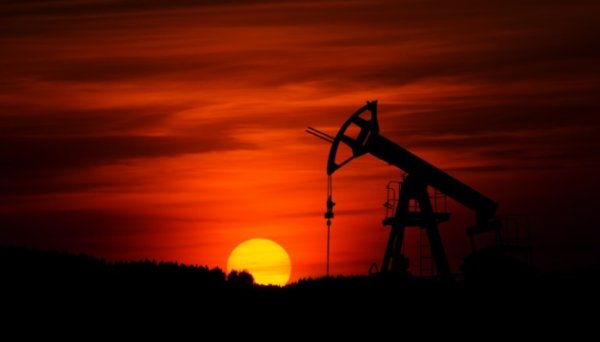 Нафта дешевшає на тлі послаблення геополітичної напруги на Близькому Сході Нафта дешевшає на тлі послаблення геополітичної напруги на Близькому Сході