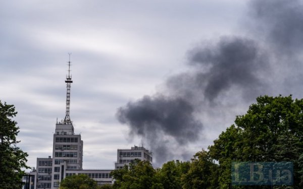 Росія вдарила авіабомбами у Київському районі Харкова, серед поранених - дитина (оновлення)
Росія вдарила авіабомбами у Київському районі Харкова, серед поранених - дитина (оновлення)