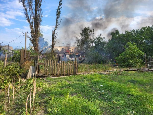 Унаслідок атак РФ на Харківщині зруйновано обʼєкт логістичної інфраструктури, загинули люди
                                