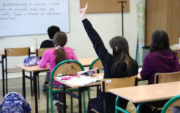 Чи штрафуватимуть біженців, чиї діти не ходять до школи у Польщі
Чи штрафуватимуть біженців, чиї діти не ходять до школи у Польщі