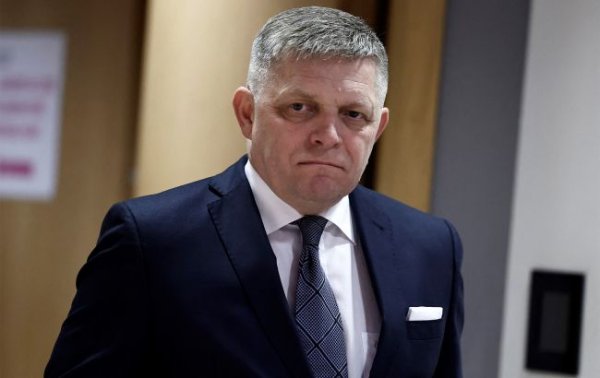 Фіцо пригрозив припинити поставки дизпалива до України через перебої в транзиті нафти "Лукойлу"
Фіцо пригрозив припинити поставки дизпалива до України через перебої в транзиті нафти "Лукойлу"