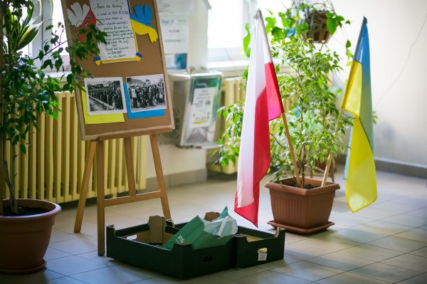 Чи штрафуватимуть біженців, чиї діти не ходять до школи у Польщі
Чи штрафуватимуть біженців, чиї діти не ходять до школи у Польщі