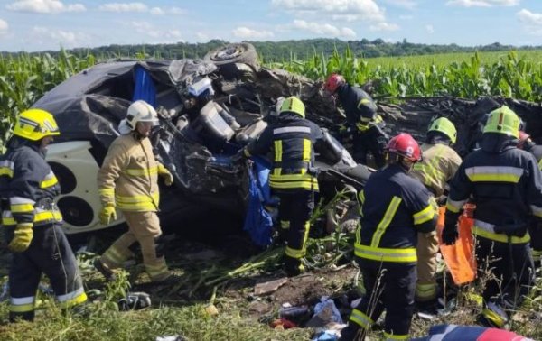 У Рівненському районі сталась ДТП: загинуло 14 людей
У Рівненському районі сталась ДТП: загинуло 14 людей