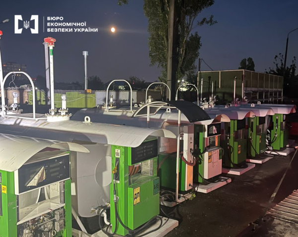 БЕБ припинило роботу 8 нелегальних АЗС на Київщині БЕБ припинило роботу 8 нелегальних АЗС на Київщині