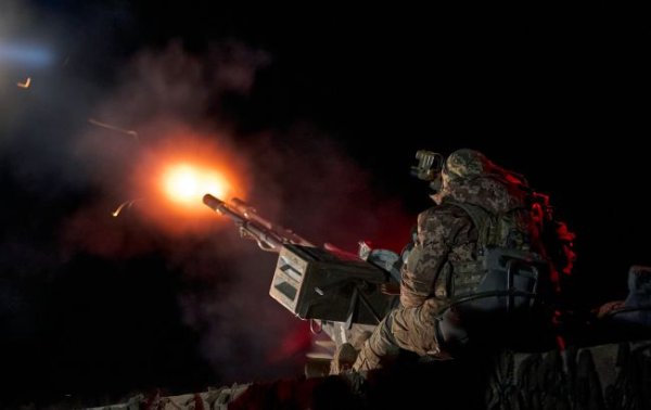 Сили ППО вночі збили 25 із 38 "Шахедів". Три дрони "загубились" у Румунії
Сили ППО вночі збили 25 із 38 "Шахедів". Три дрони "загубились" у Румунії
