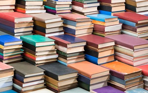 Цены на книги могут вырасти на 20-30% в 2025 году
Цены на книги могут вырасти на 20-30% в 2025 году