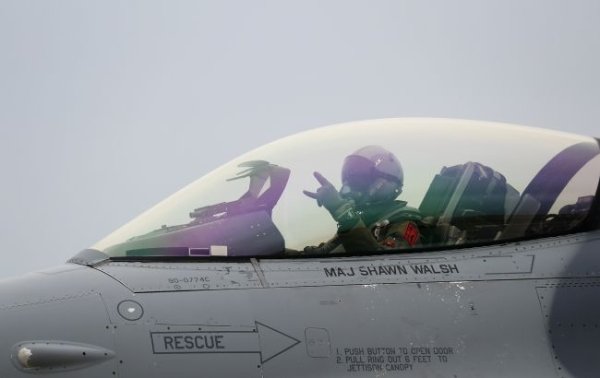 Україна отримала від союзників першу партію винищувачів F-16, - Bloomberg
Україна отримала від союзників першу партію винищувачів F-16, - Bloomberg