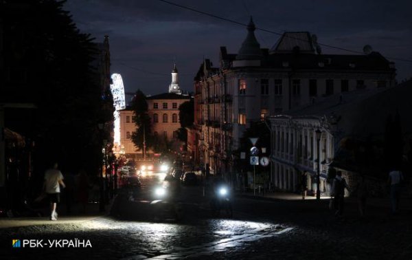 Діятимуть три черги графіків відключень. "Укренерго" описало ситуацію зі світлом
Діятимуть три черги графіків відключень. "Укренерго" описало ситуацію зі світлом